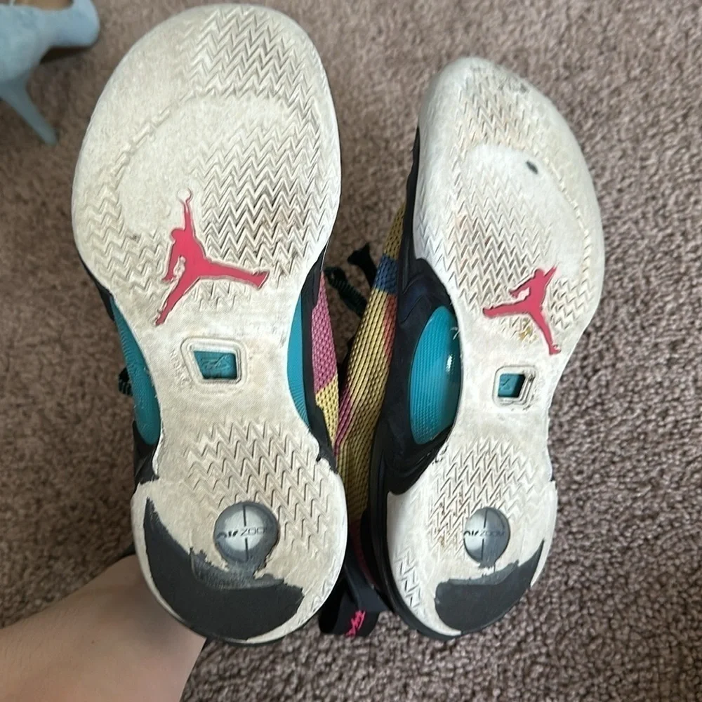 Jordan’s basketball sneakers size 6.5 youth